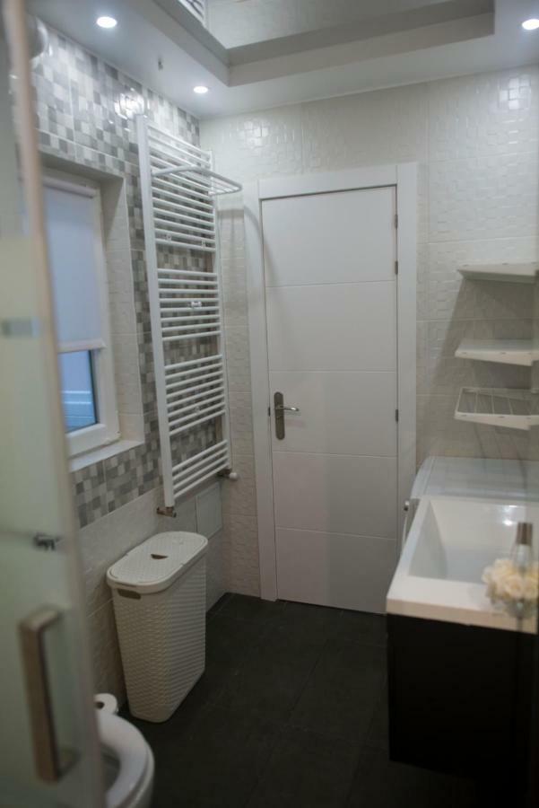 Camp Nou, Europa Fira - Modern Two-Bedroom Apartment With Heating L'Hospitalet de Llobregat Exteriör bild